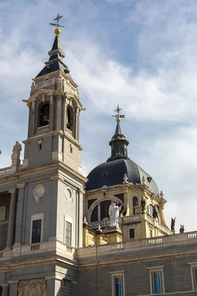 Catedral de la Almudena en Madrid —  Fotos de Stock