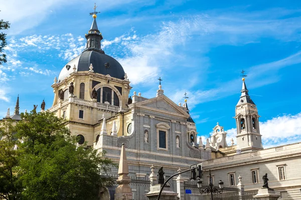 Katedra Almudena w Madrycie — Zdjęcie stockowe