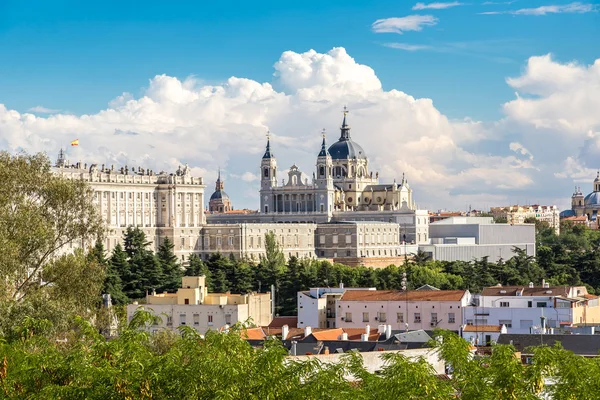 Catedral y Palacio Real de Madrid —  Fotos de Stock