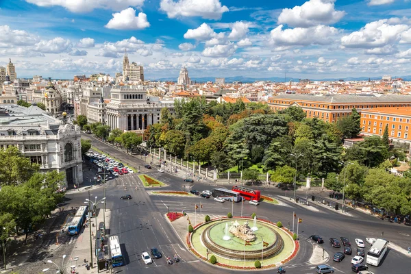 Plaza de Cibeles çeşme Madrid ile — Stok fotoğraf