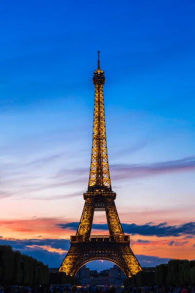 Eiffel Tower at sunset in Paris — Stock Photo, Image