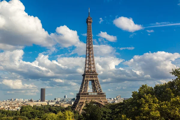 Torre Eiffel en París, Francia — Foto de Stock