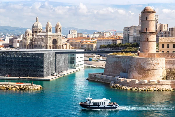 Schloss und Kathedrale de la major in marseille — Stockfoto