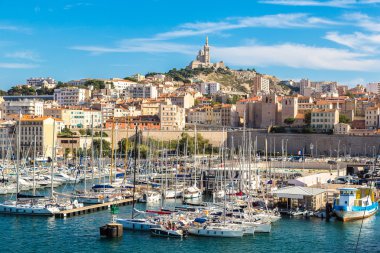 Katedral ve eski port Marseille