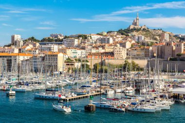 Katedral ve eski port Marseille
