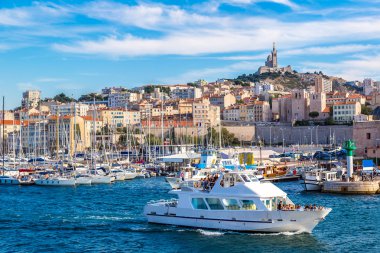 Katedral ve eski port Marseille