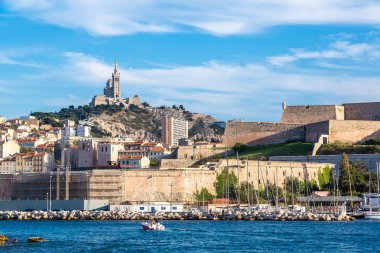 Katedral ve eski port Marseille