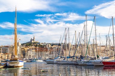 Katedral ve eski port Marseille