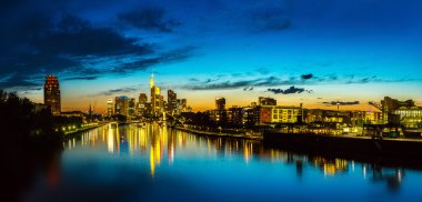Gün batımında Frankfurt am Main