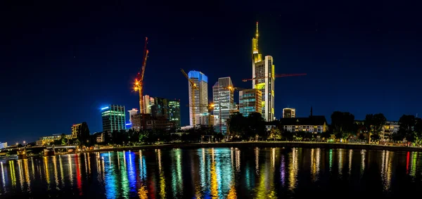 Frankfurt am main 's nachts — Stockfoto