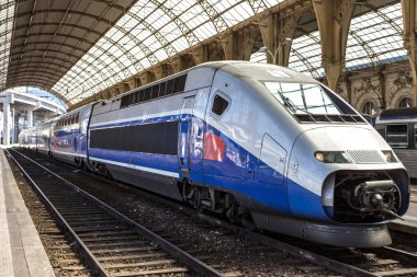 Yolcu treni güzel tren istasyonunda