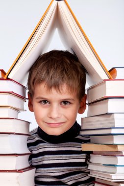 Öğrenci ve yığın kitap