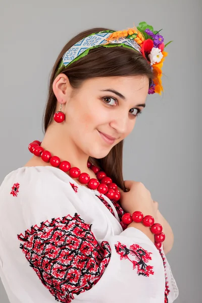 Mulher vestindo vestido nacional ucraniano — Fotografia de Stock