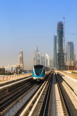 Dubai tren metro