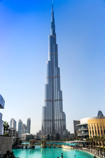 在迪拜的 burj khalifa，查看 — 图库照片