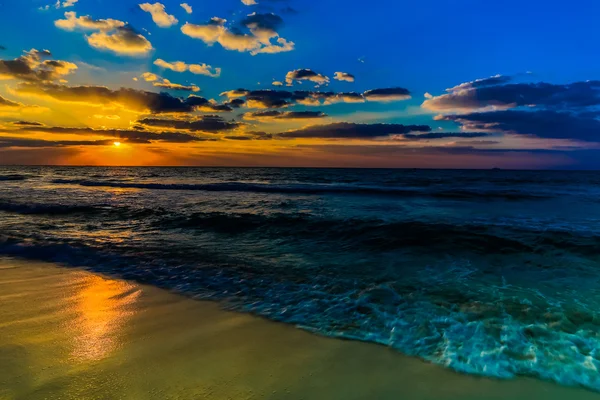 ドバイの海とビーチ — ストック写真