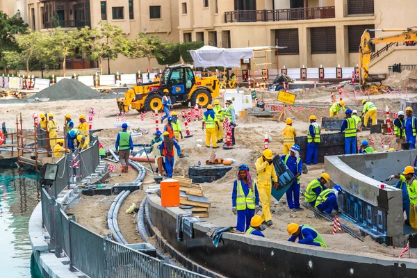 Construction workers in Dubai — Stock Photo, Image