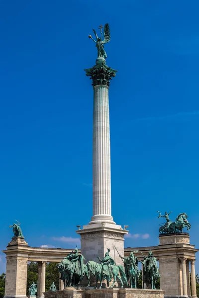 Heroes square in Budapest, — Stock Photo, Image
