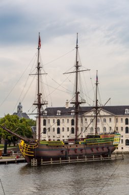 Amsterdam uzun gemi
