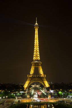 Hemen hemen Eyfel Kulesi Paris-