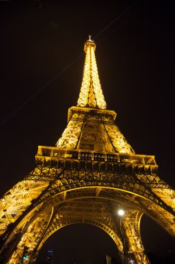 Hemen hemen Eyfel Kulesi Paris-