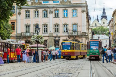 Lviv tarihi merkezindeki eski tramvay