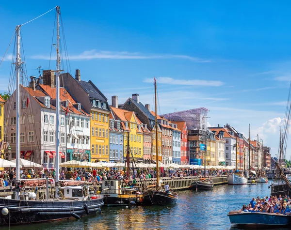 Kopenhagen, Nyhavn toeristische plaats — Stockfoto