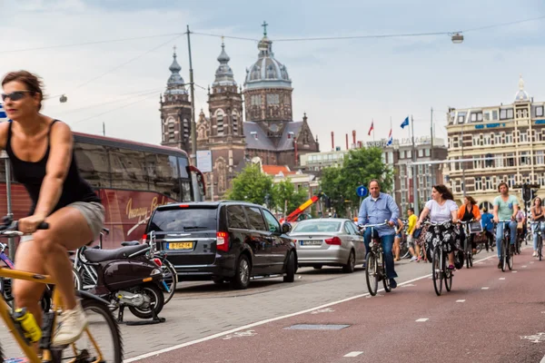Fahrradfahren in amsterdam — Stockfoto