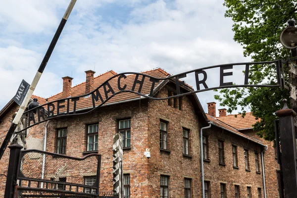 Portão de entrada para auschwitz — Fotografia de Stock