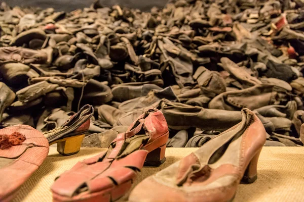 Botas de vítimas em Auschwitz — Fotografia de Stock