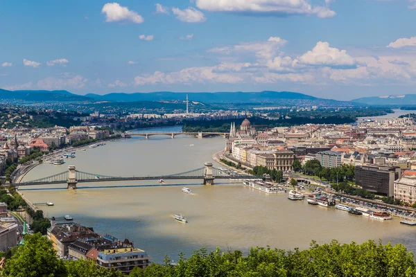 Венгерский парламент и панорама Будапешта — стоковое фото