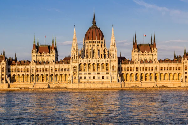 Parliament building in Budapest — Stock Photo, Image