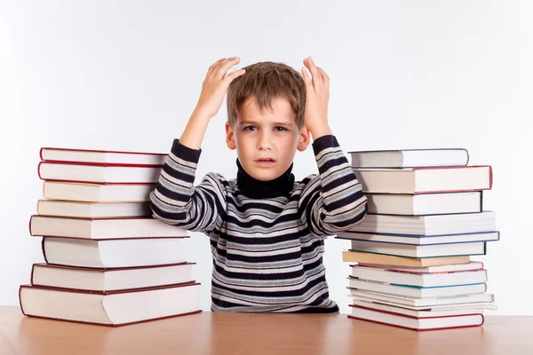 Écolier fatigué avec des livres — Photo