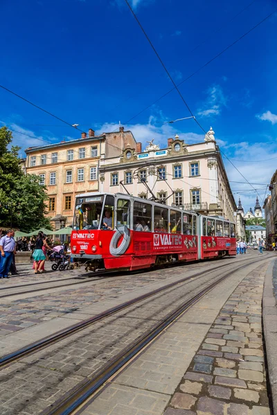 Gammal spårvagn i Lviv historiska centrum — Stockfoto