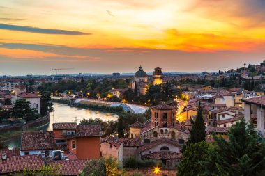 Gün batımında Verona, İtalya