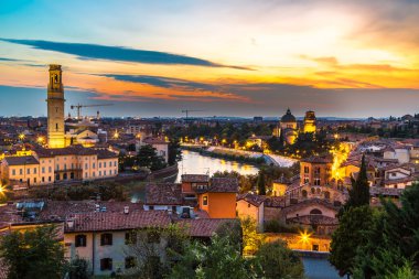 Gün batımında Verona, İtalya