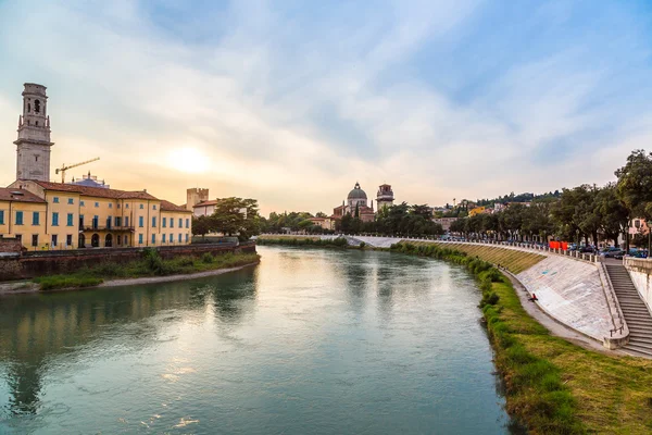 ヴェローナ, イタリアの都市の景観 — ストック写真