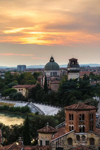 Verona w zachód słońca w Włochy — Zdjęcie stockowe