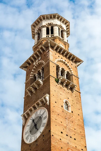 Torre del reloj en Verona, Italia —  Fotos de Stock