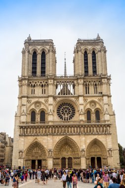 Paris 'teki Notre Dame Katedrali