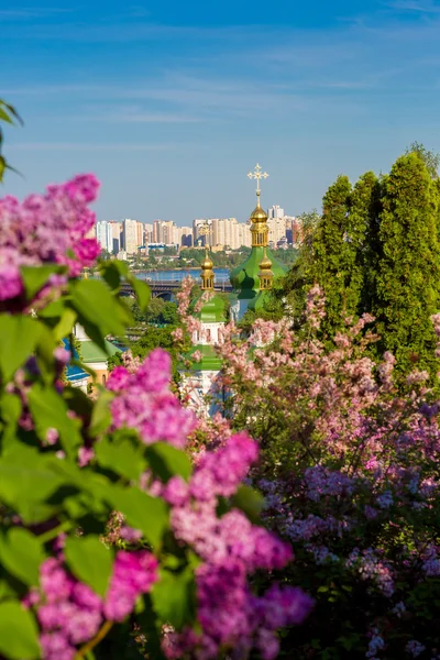 Panorama de la ciudad de Kiev primavera — Foto de Stock