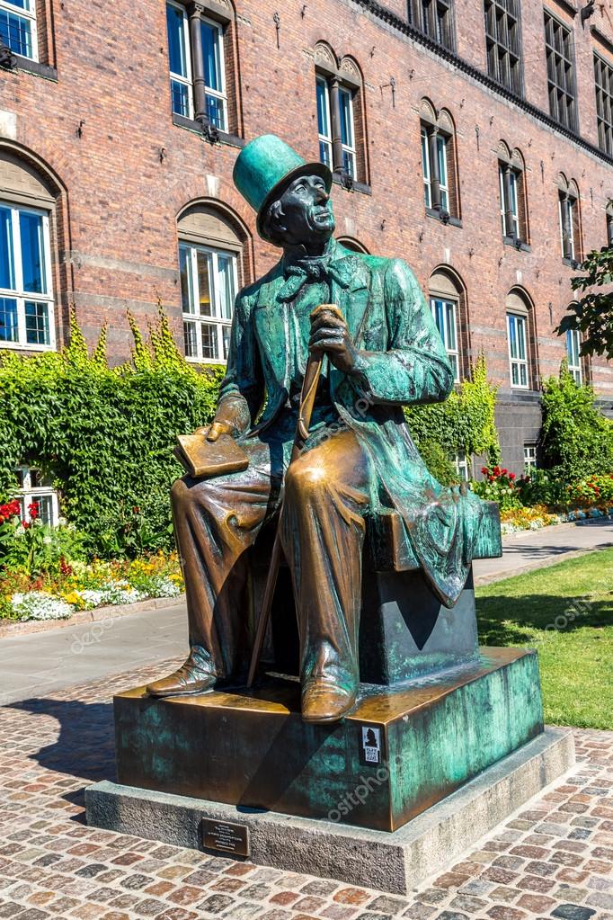 Hans Christian Andersen statue in Copenhagen — Stock Photo © bloodua ...
