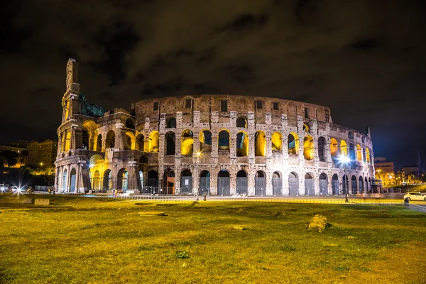 Colosseumul de noapte din Roma — Fotografie, imagine de stoc