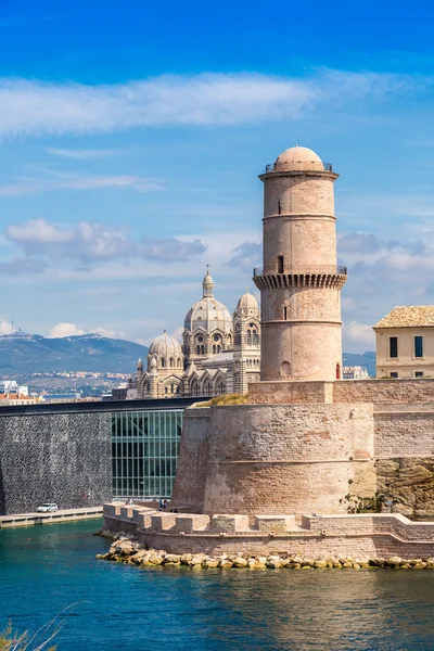 Slottet och domkyrkan de la Major i Marseille — Stockfoto