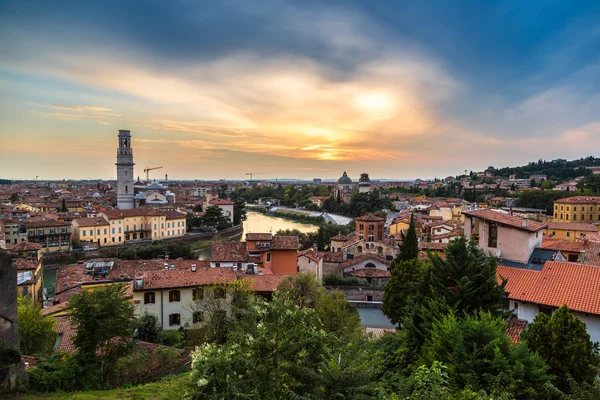 Verona i solnedgången i Italien — Stockfoto