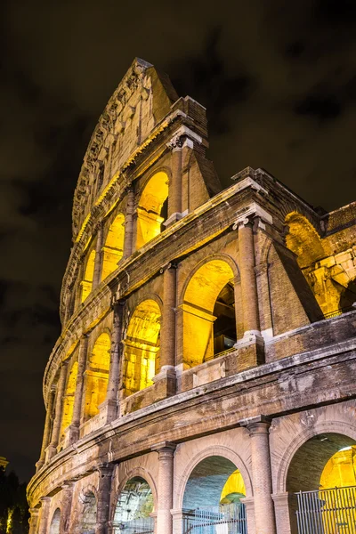 Colosseo notturno a Roma — Foto Stock