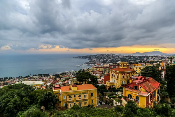 Pôr do sol sobre Nápoles, Itália — Fotografia de Stock