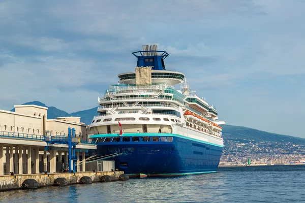 Cruise ship in Naples, Italy — Stock Photo, Image