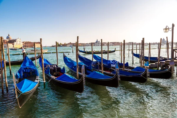 Гондолы в Венеции, Италия — стоковое фото