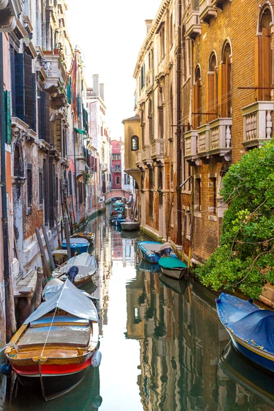 Liten kanal i Venedig — Stockfoto